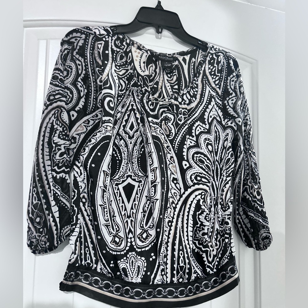White House Black Market Black & White Paisley Scoop-Neck Blouse